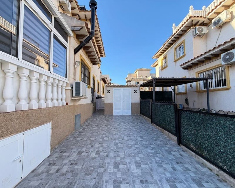 2 soveværelse Villa til salg i Villamartin med swimmingpool garage - € 179.995 (Ref: 9926373)