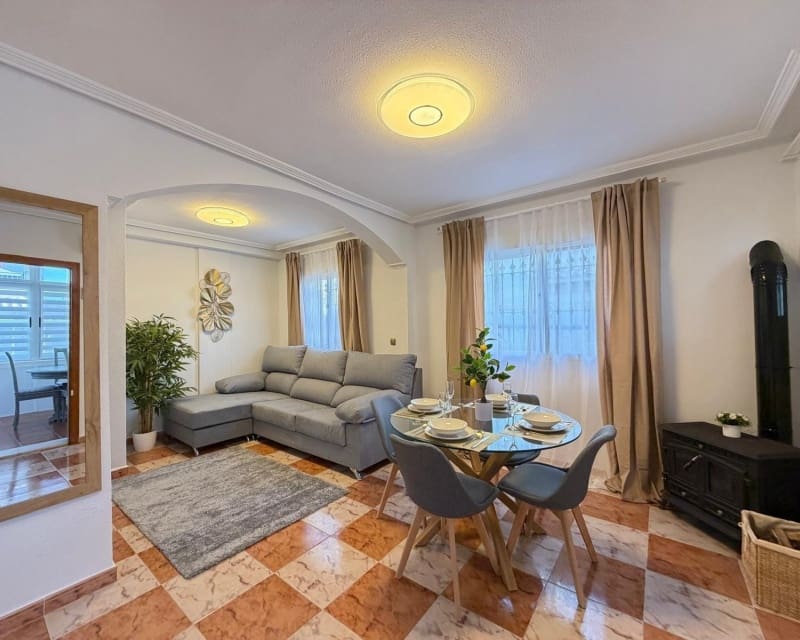 2 soveværelse Villa til salg i Villamartin med swimmingpool garage - € 179.995 (Ref: 9926373)