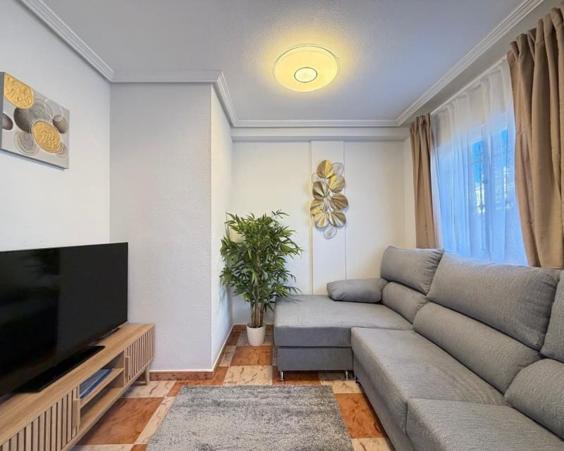 2 soveværelse Villa til salg i Villamartin med swimmingpool garage - € 179.995 (Ref: 9926373)
