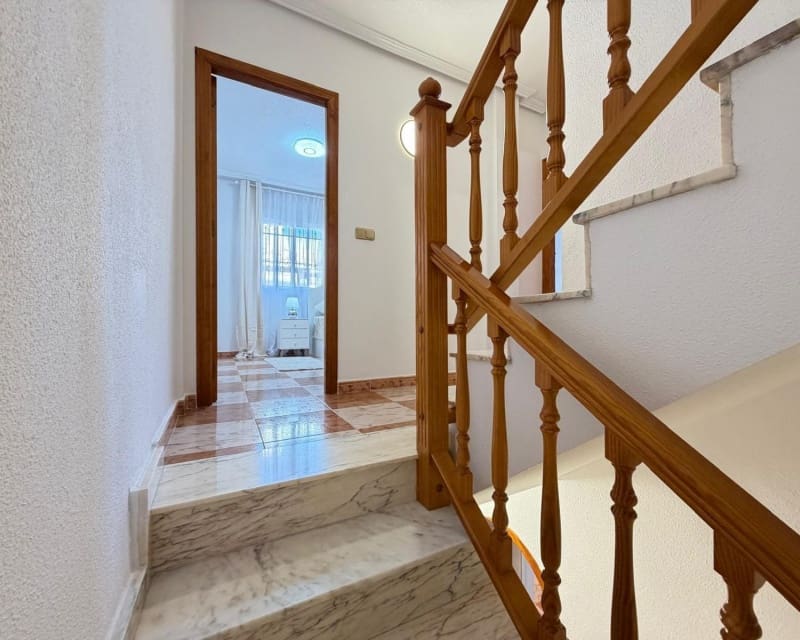 2 soveværelse Villa til salg i Villamartin med swimmingpool garage - € 179.995 (Ref: 9926373)