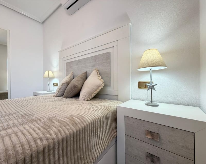 2 soveværelse Villa til salg i Villamartin med swimmingpool garage - € 179.995 (Ref: 9926373)