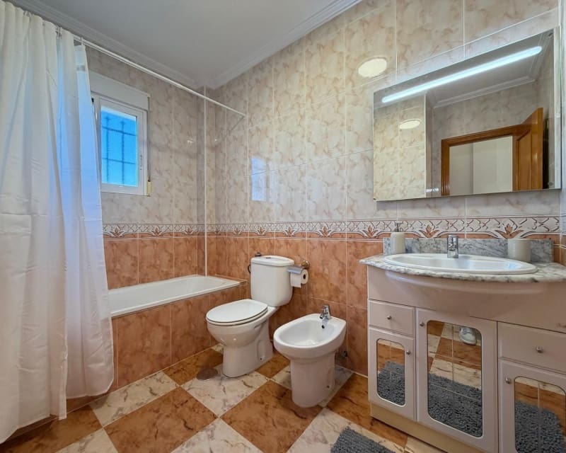 2 soveværelse Villa til salg i Villamartin med swimmingpool garage - € 179.995 (Ref: 9926373)