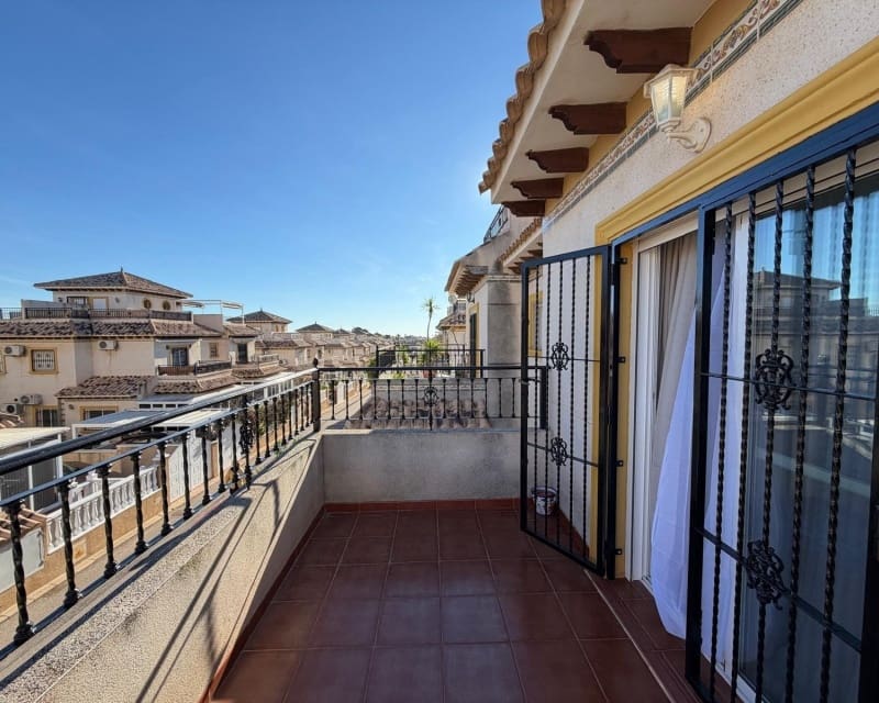 2 soveværelse Villa til salg i Villamartin med swimmingpool garage - € 179.995 (Ref: 9926373)