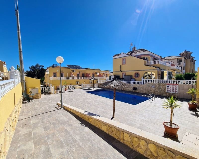 2 soveværelse Byhus til salg i Villamartin med swimmingpool - € 179.900 (Ref: 9926377)