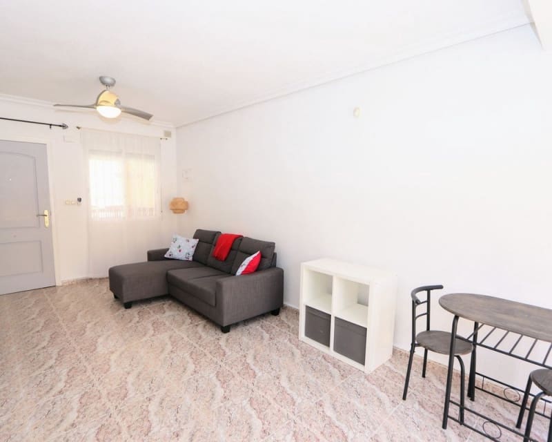 2 soveværelse Byhus til salg i Villamartin med swimmingpool - € 179.900 (Ref: 9926377)