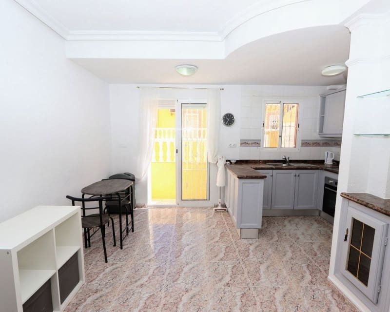 2 soveværelse Byhus til salg i Villamartin med swimmingpool - € 179.900 (Ref: 9926377)