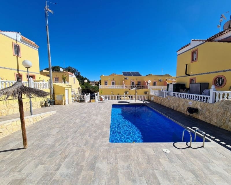 2 soveværelse Byhus til salg i Villamartin med swimmingpool - € 179.900 (Ref: 9926377)