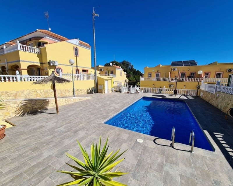 2 soveværelse Byhus til salg i Villamartin med swimmingpool - € 179.900 (Ref: 9926377)