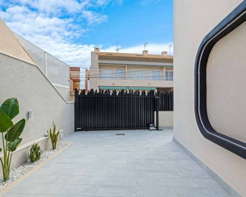 4 soveværelse Villa til salg i Torre de la Horadada med swimmingpool garage - € 649.000 (Ref: 9926381)