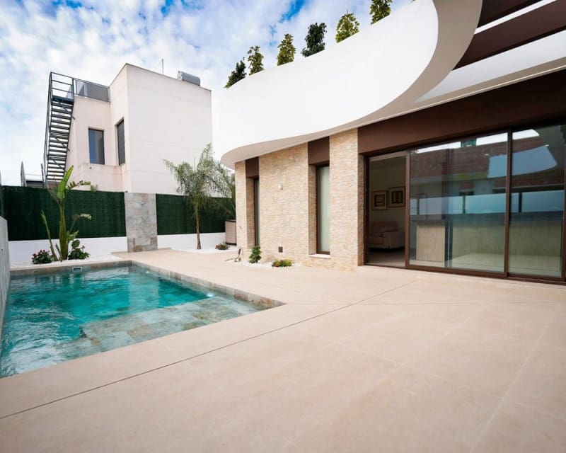 4 bedroom Villa for sale in Almoradi with pool garage - € 429,000 (Ref: 9926393)