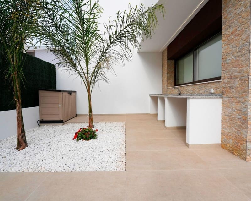 4 bedroom Villa for sale in Almoradi with pool garage - € 429,000 (Ref: 9926393)