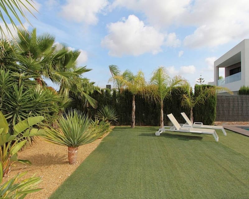 3 Zimmer Villa zu verkaufen in Ciudad Quesada mit Pool - 750.000 € (Ref: 9926394)