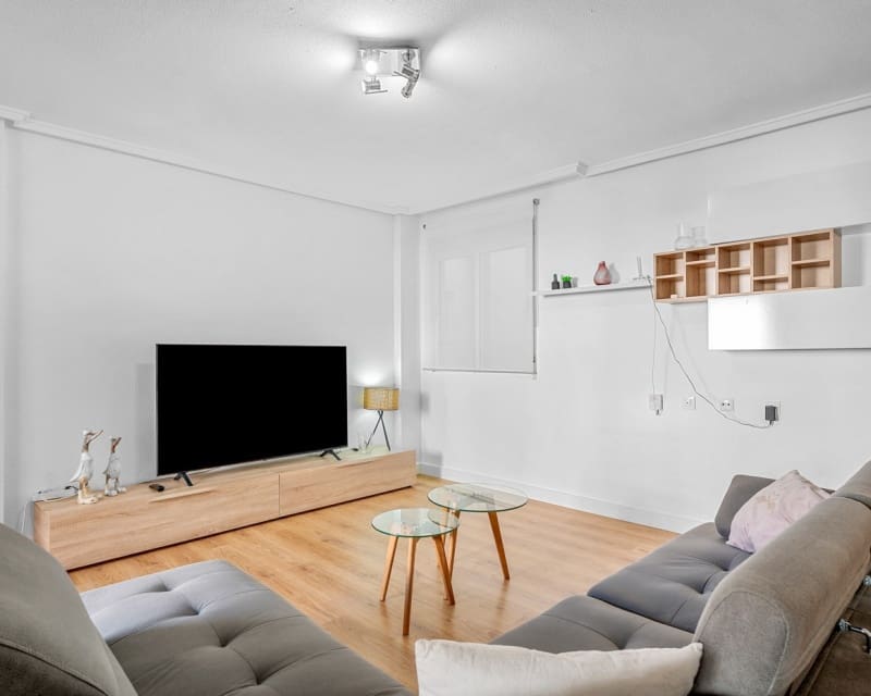 3 sovrum Lägenhet till salu i Torrevieja med pool - 169 000 € (Ref: 9926395)