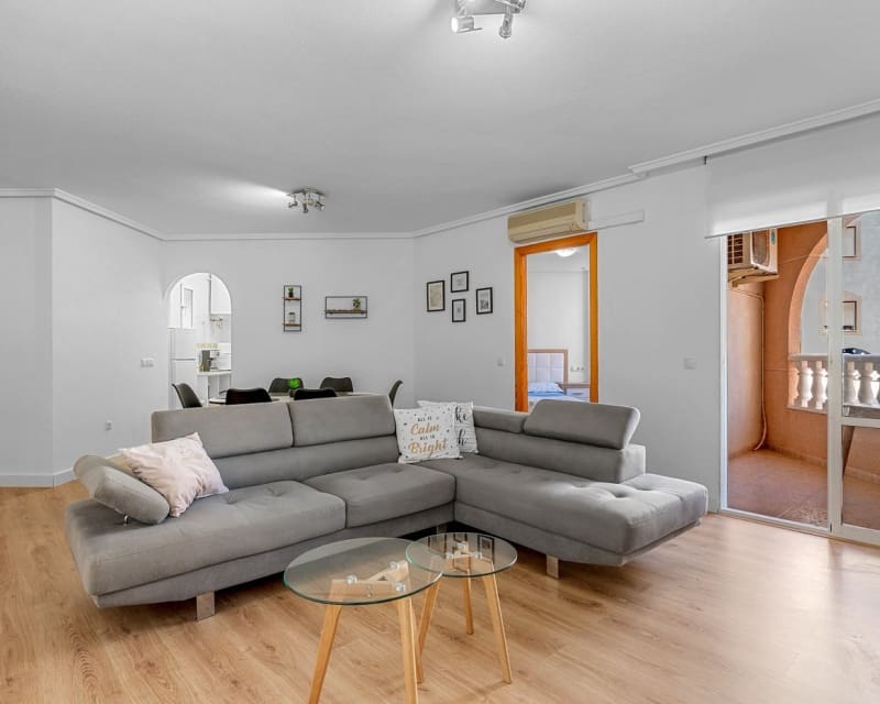 3 sovrum Lägenhet till salu i Torrevieja med pool - 169 000 € (Ref: 9926395)