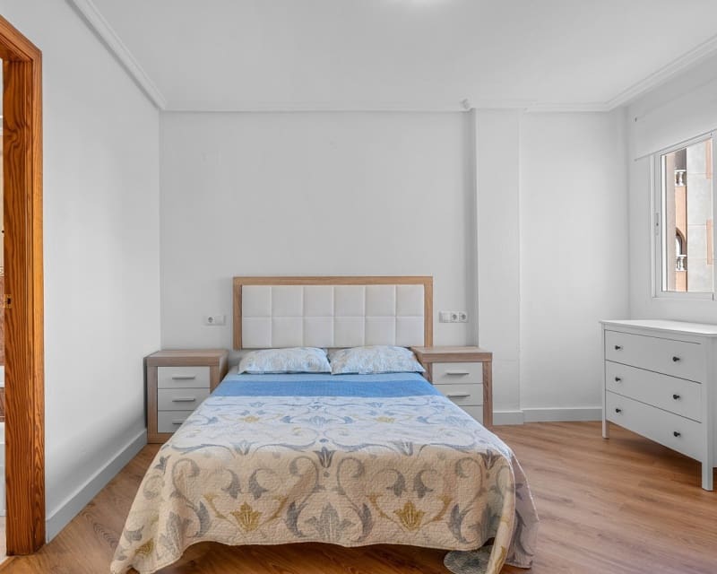 3 sovrum Lägenhet till salu i Torrevieja med pool - 169 000 € (Ref: 9926395)