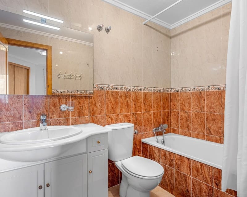 3 sovrum Lägenhet till salu i Torrevieja med pool - 169 000 € (Ref: 9926395)