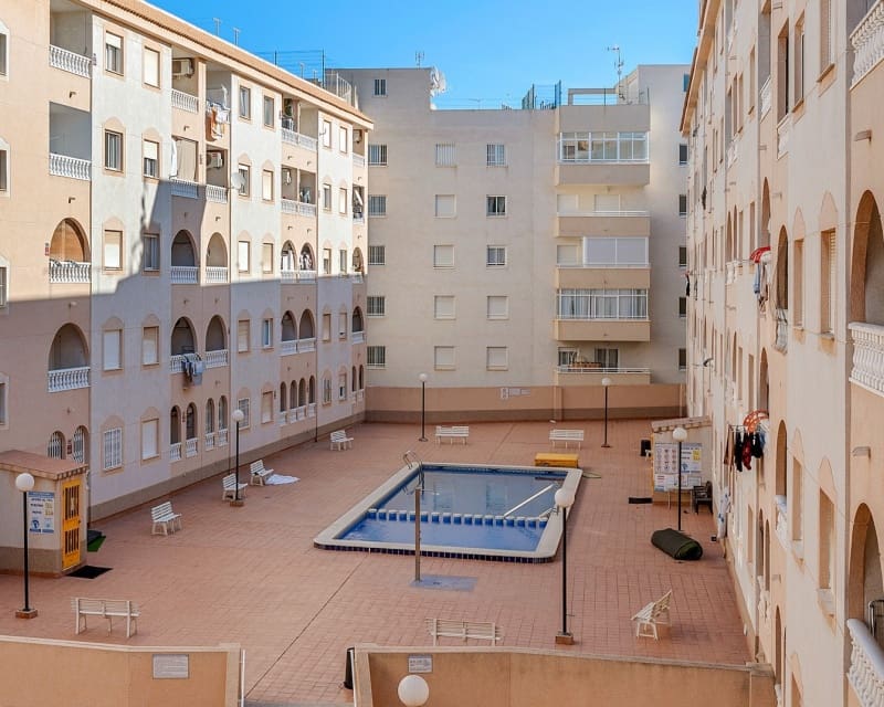 3 sovrum Lägenhet till salu i Torrevieja med pool - 169 000 € (Ref: 9926395)