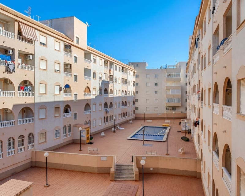 3 sovrum Lägenhet till salu i Torrevieja med pool - 169 000 € (Ref: 9926395)