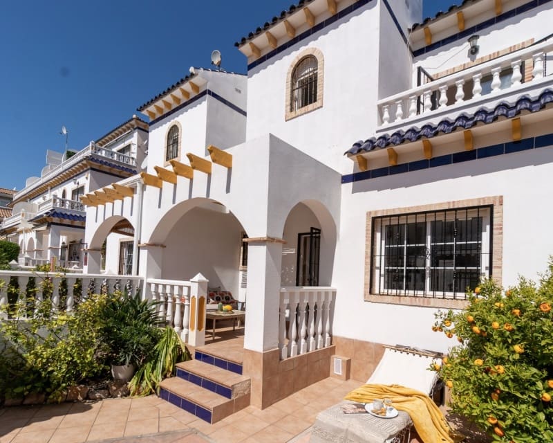3 sovrum Hus till salu i Playa Flamenca med pool - 245 000 € (Ref: 9926396)