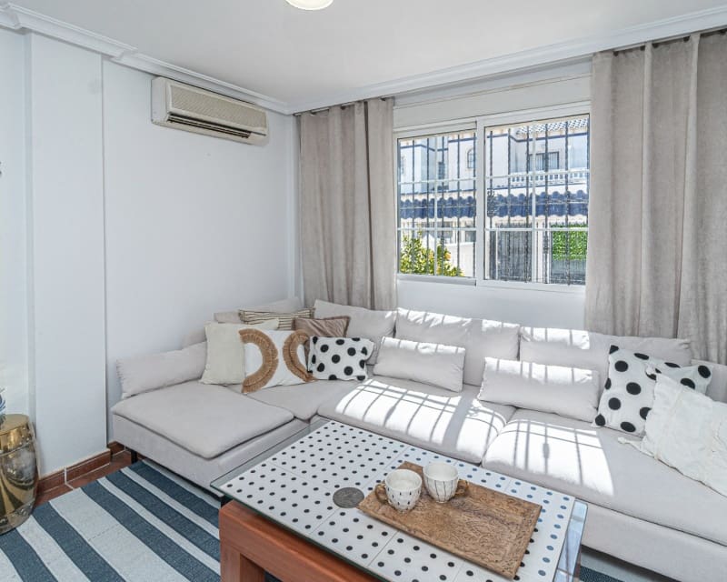 3 sovrum Hus till salu i Playa Flamenca med pool - 245 000 € (Ref: 9926396)