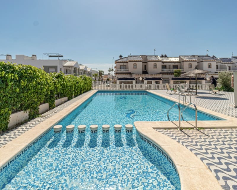 3 sovrum Hus till salu i Playa Flamenca med pool - 245 000 € (Ref: 9926396)
