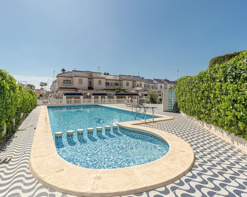 3 sovrum Hus till salu i Playa Flamenca med pool - 245 000 € (Ref: 9926396)