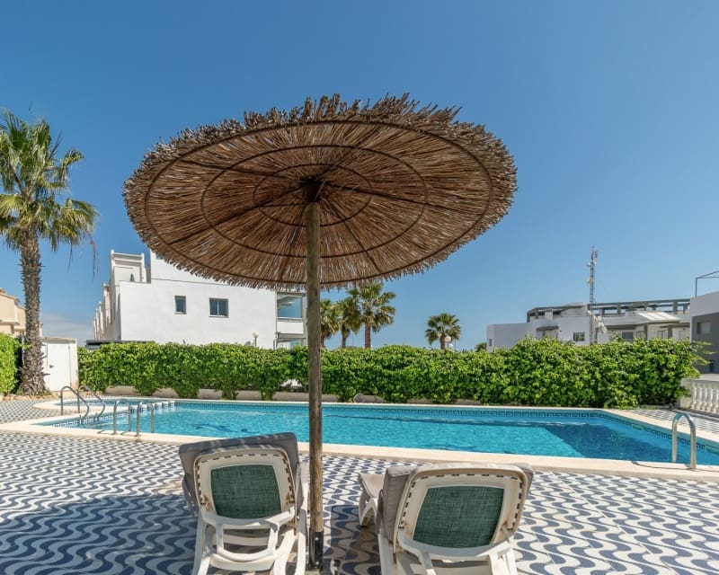 3 sovrum Hus till salu i Playa Flamenca med pool - 245 000 € (Ref: 9926396)