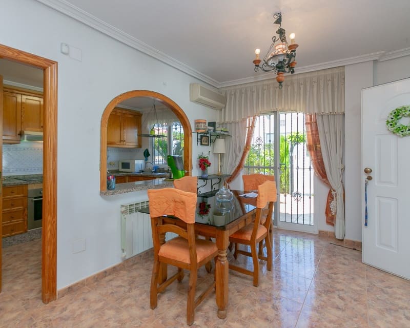 2 soverom Hus til salgs i Cabo Roig med svømmebasseng - € 289 000 (Ref: 9926397)