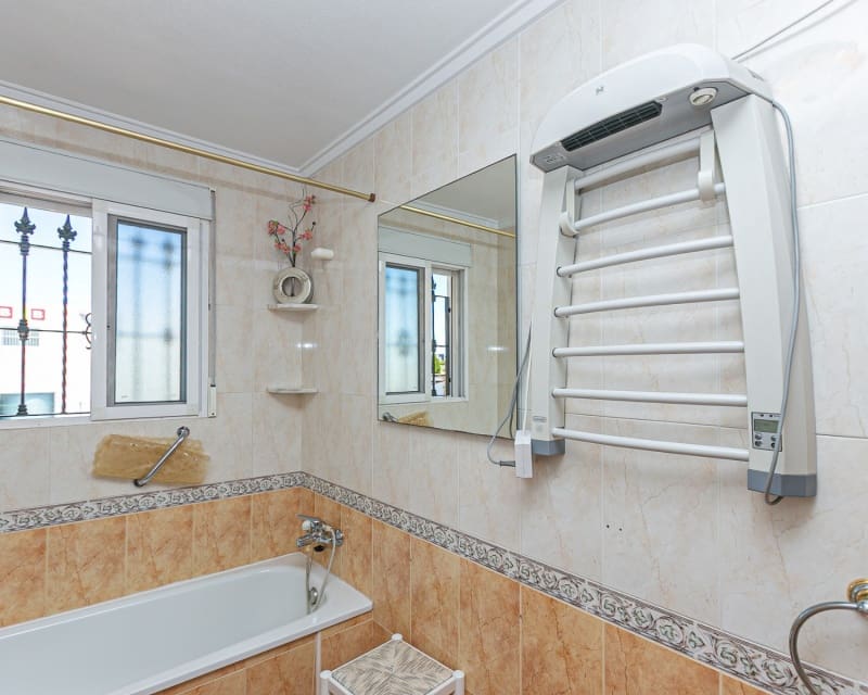 2 soverom Hus til salgs i Cabo Roig med svømmebasseng - € 289 000 (Ref: 9926397)
