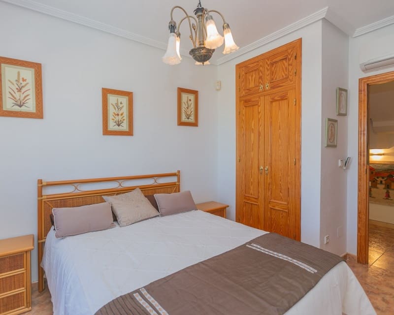 2 soverom Hus til salgs i Cabo Roig med svømmebasseng - € 289 000 (Ref: 9926397)
