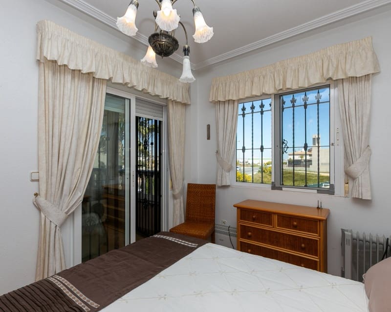 2 soverom Hus til salgs i Cabo Roig med svømmebasseng - € 289 000 (Ref: 9926397)