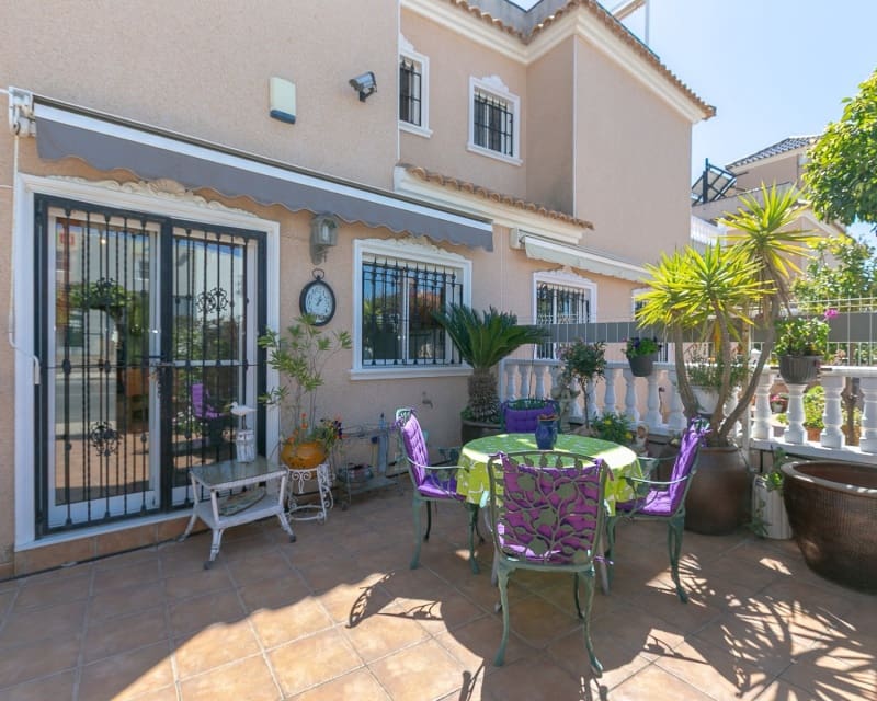 2 soverom Hus til salgs i Cabo Roig med svømmebasseng - € 289 000 (Ref: 9926397)