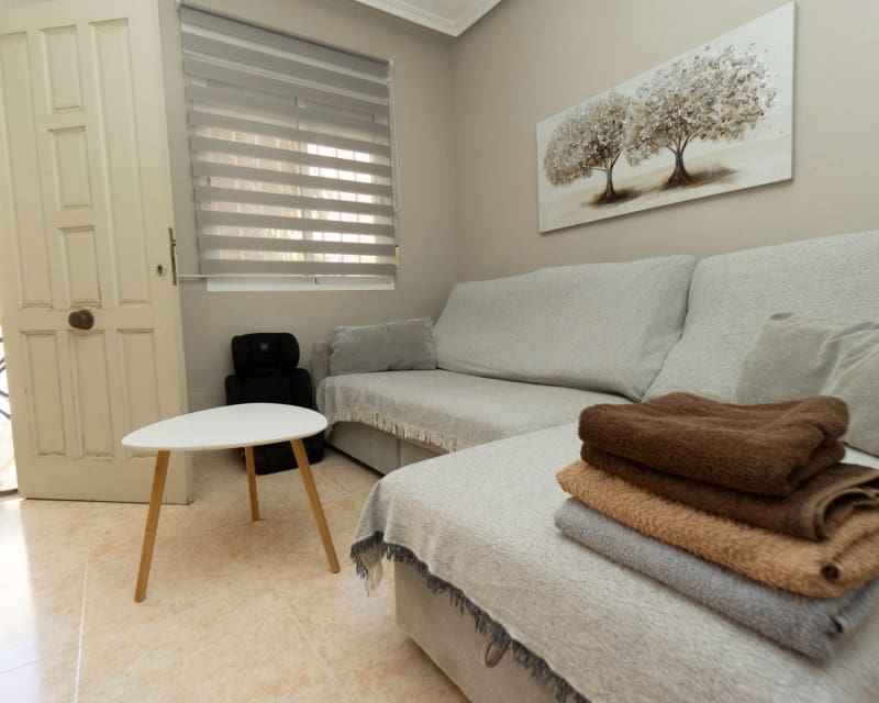 3 sovrum Hus till salu i Playa Flamenca med pool - 195 000 € (Ref: 9926399)