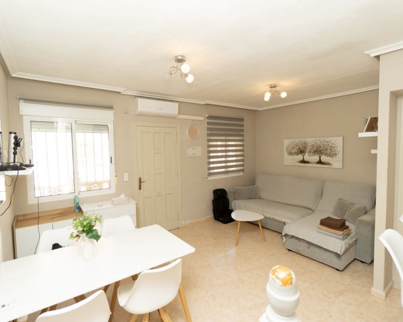 3 sovrum Hus till salu i Playa Flamenca med pool - 195 000 € (Ref: 9926399)