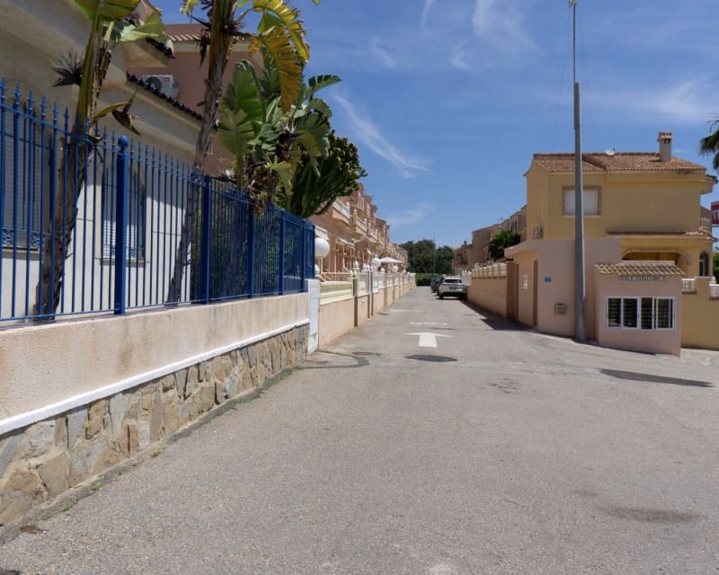3 sovrum Hus till salu i Playa Flamenca med pool - 195 000 € (Ref: 9926399)