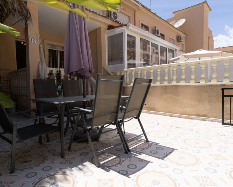 3 sovrum Hus till salu i Playa Flamenca med pool - 195 000 € (Ref: 9926399)
