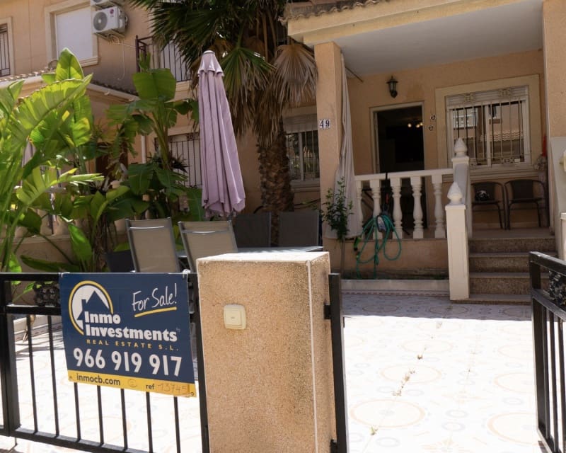 3 sovrum Hus till salu i Playa Flamenca med pool - 195 000 € (Ref: 9926399)