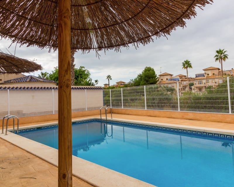 3 sovrum Hus till salu i Playa Flamenca med pool - 195 000 € (Ref: 9926399)