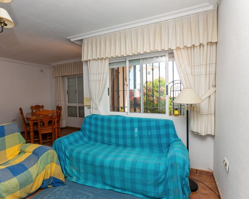 2 soveværelse Byhus til salg i La Zenia med swimmingpool - € 235.000 (Ref: 9926400)