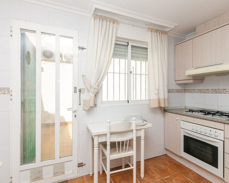 2 soveværelse Byhus til salg i La Zenia med swimmingpool - € 235.000 (Ref: 9926400)