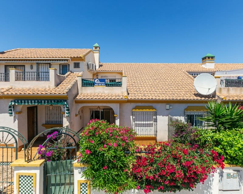 2 soveværelse Byhus til salg i La Zenia med swimmingpool - € 235.000 (Ref: 9926400)