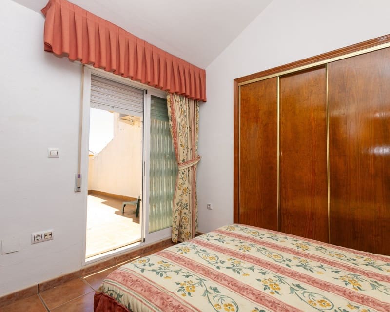 2 soveværelse Byhus til salg i La Zenia med swimmingpool - € 235.000 (Ref: 9926400)
