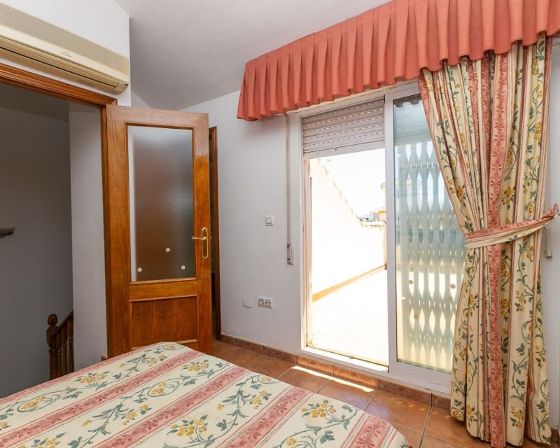 2 soveværelse Byhus til salg i La Zenia med swimmingpool - € 235.000 (Ref: 9926400)
