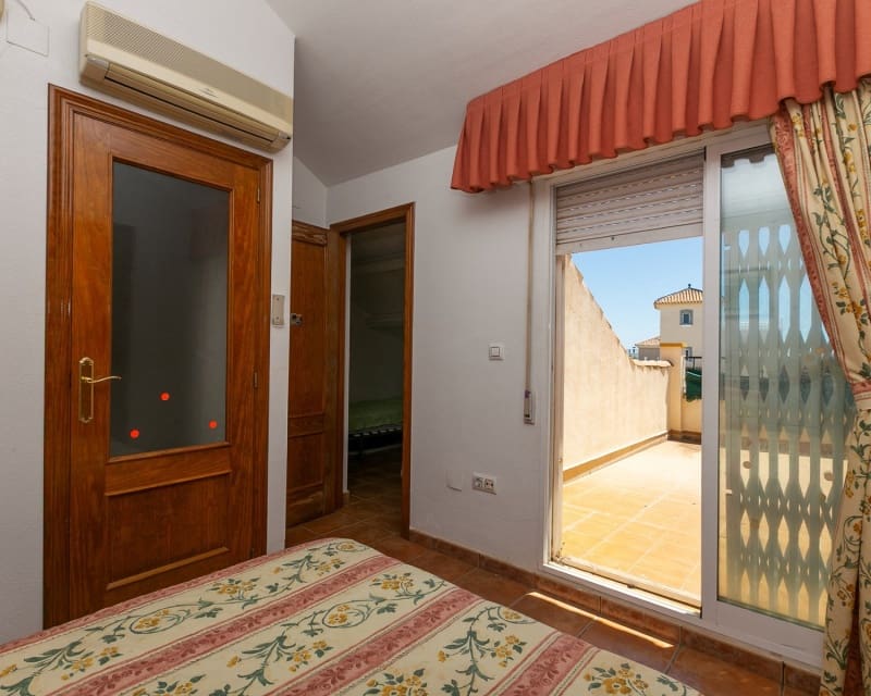 2 soveværelse Byhus til salg i La Zenia med swimmingpool - € 235.000 (Ref: 9926400)