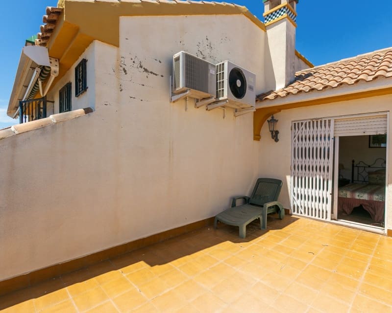 2 soveværelse Byhus til salg i La Zenia med swimmingpool - € 235.000 (Ref: 9926400)