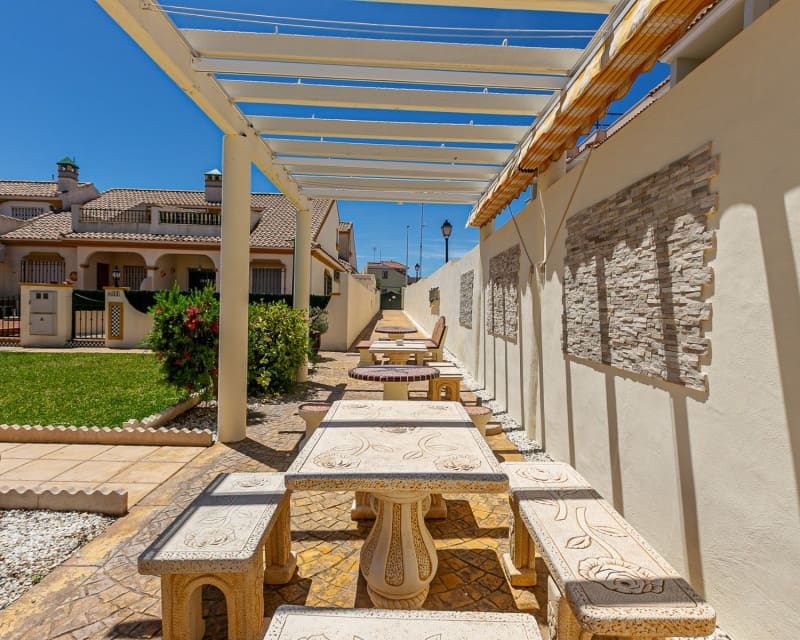 2 soveværelse Byhus til salg i La Zenia med swimmingpool - € 235.000 (Ref: 9926400)
