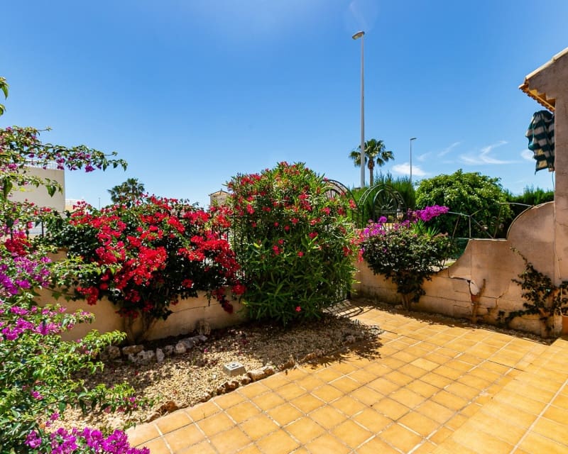 2 soveværelse Byhus til salg i La Zenia med swimmingpool - € 235.000 (Ref: 9926400)