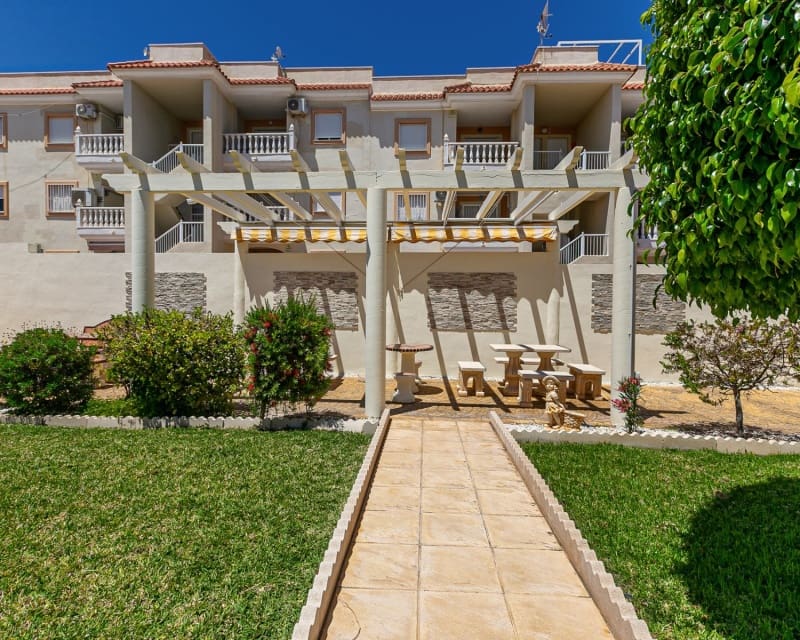 2 soveværelse Byhus til salg i La Zenia med swimmingpool - € 235.000 (Ref: 9926400)