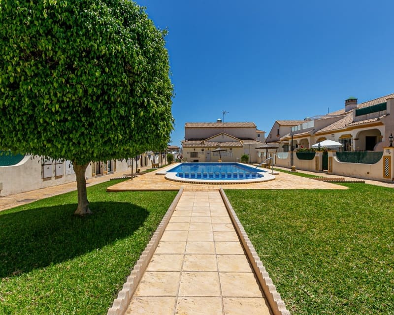 2 soveværelse Byhus til salg i La Zenia med swimmingpool - € 235.000 (Ref: 9926400)
