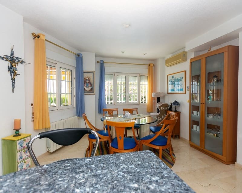 3 soverom Villa til salgs i Villamartin med svømmebasseng garasje - € 530 000 (Ref: 9926401)